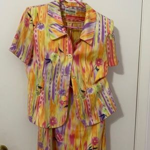 Beautiful 2 pieces set. Fit perfectly to a petite girl